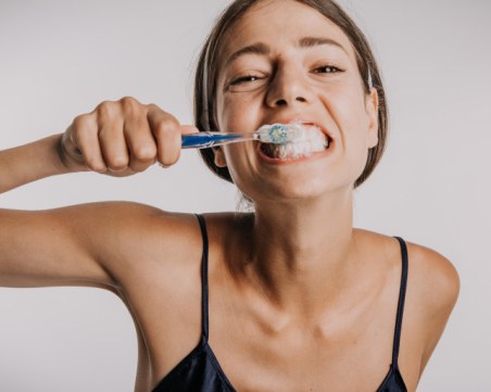 Кои са грешките, които допускаме в грижата за зъбите?