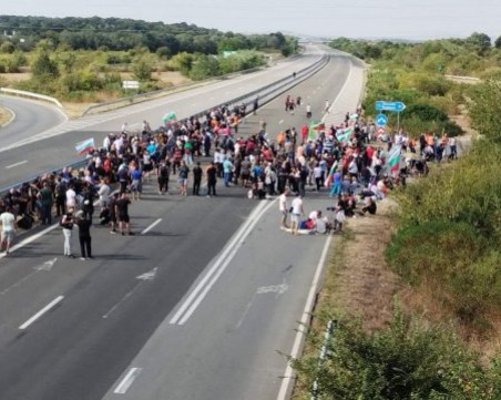 Миньори и енергетици решават днес дали ще вдигнат блокадите