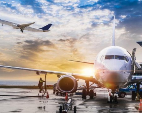 Редица държави организират полети до Израел, за да спасят гражданите си