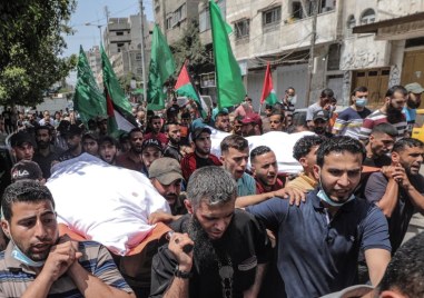 Управляващите в Газа бойци от радикалната палестинска групировка  Хамас  призоваха палестинците