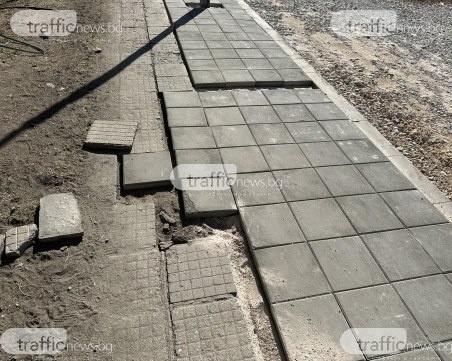 Абсурд! Подменят тротоарите на бул. „Ал. Стамболийски” само наполовина – другата не е в договора