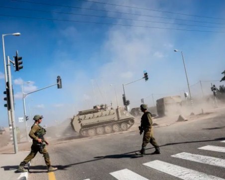 Израелската армия обсади с танкове границата с Газа