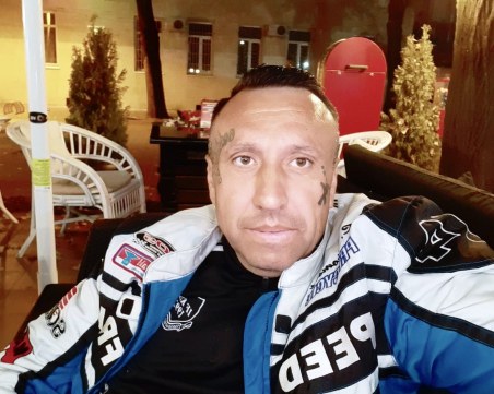 Шалтера наряза жена си в игрална зала, проиграла му парите