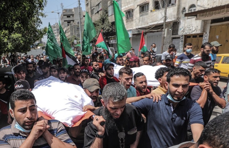 Управляващите в Газа бойци от радикалната палестинска групировка  Хамас призоваха палестинците