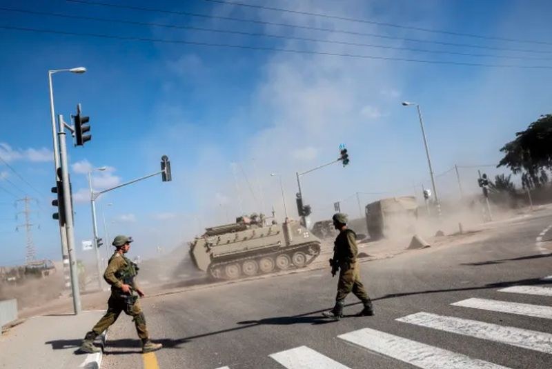 Израелската армия придвижи танкове в южната част на държавата, докато