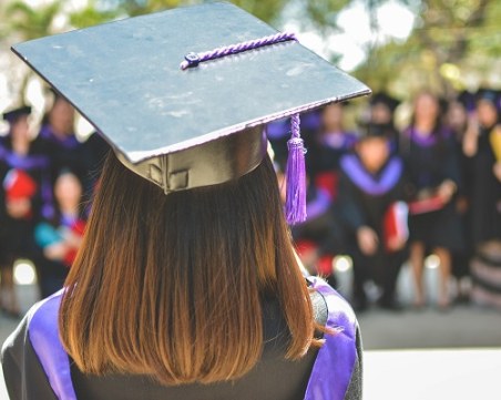 Кои са най-предпочитаните от българите страни за висше образование?