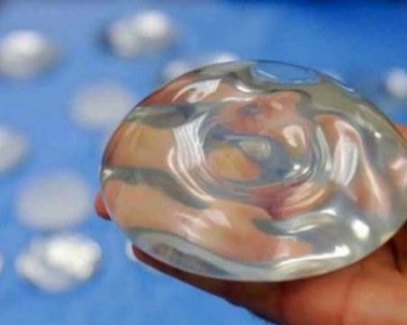 Учени: Жените със силиконов бюст са по-добре защитени при катастрофа