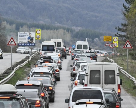 Задръствания по границата с Румъния, фериботи не плават, в Дунав няма вода