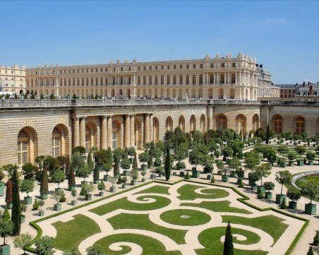 Терор във Франция: Затвориха и двореца 