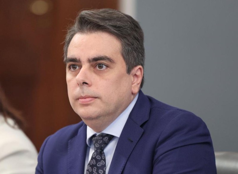 Асен Василев: Взимаме нов външен дълг до края на годината