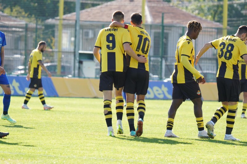 Отборът на Ботев (Пловдив) се наложи с 4:0 над Марица