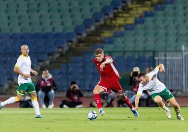 Футболистът на Ботев Фаустас Степонавичюс дебютира снощи за първия отбор на