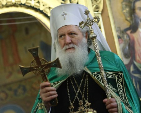 Десетки миряни се помолиха за здравето на Патриарх Неофит