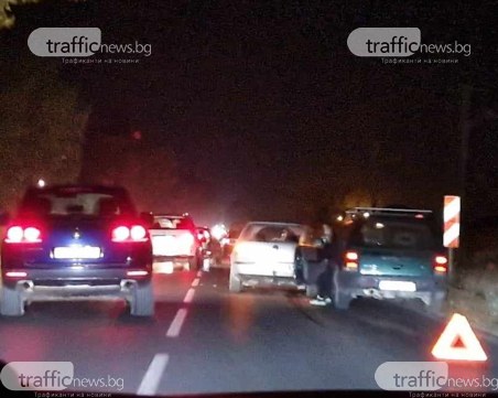 Две верижни катастрофи на пътя Пловдив - Карлово предизвикаха километрични тапи