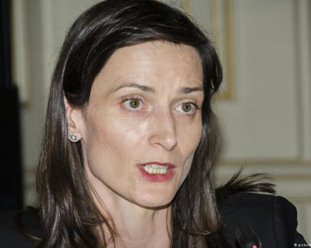 Мария Габриел: Осъждаме категорично бруталните терористични атаки на 