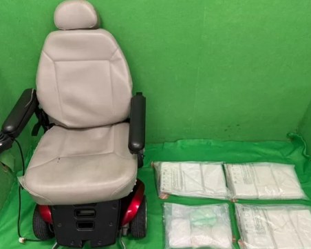 Намериха 11 кг. кокаин в електрическа инвалидна количка