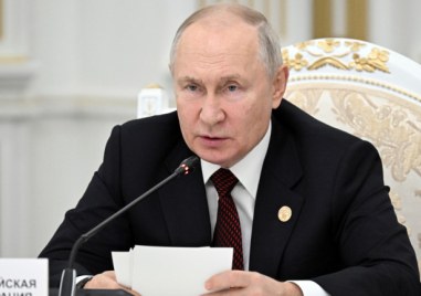 Руският президент Владимир Путин разговаря с колегите си от Иран