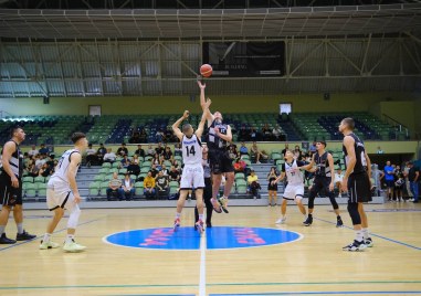 Локомотив спечели баскетболното дерби на Пловдив при мъжете със 79 74