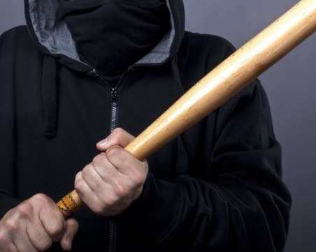 Мъж от Цалапица влезе в болница след побой с бухалка в главата