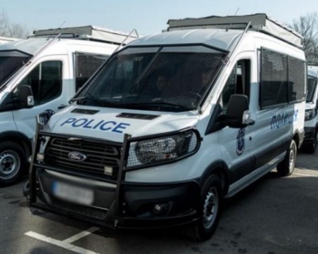 Полицията не откри бомби в училища у нас, учебният процес е възстановен