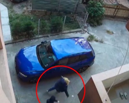 Пребиха жестоко жена с метален прът пред дома й, тя обвинява бившия си съпруг