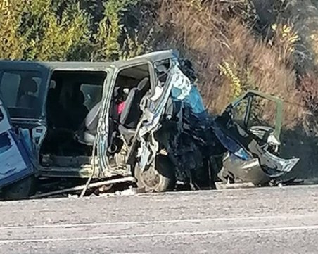 Румънецът, убил петима в бус край Габрово, остава в ареста