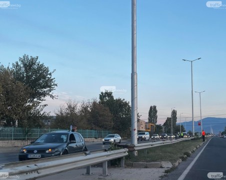 Спешно възстановяват осветлението на Асеновградския надлез