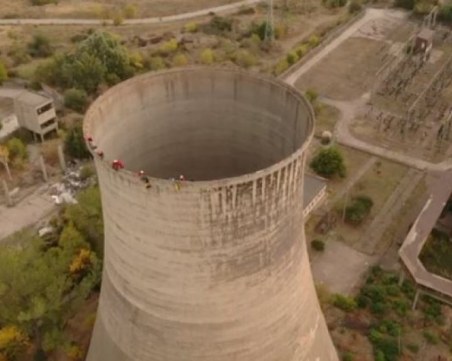 ТЕЦ Марица 3 ще съди активистите, които се качиха на охладителна кула