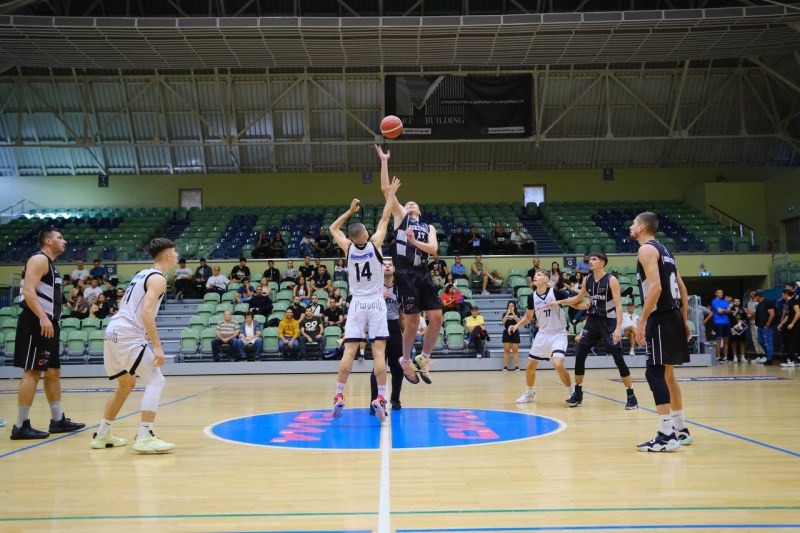 Локомотив спечели баскетболното дерби на Пловдив при мъжете със 79:74.