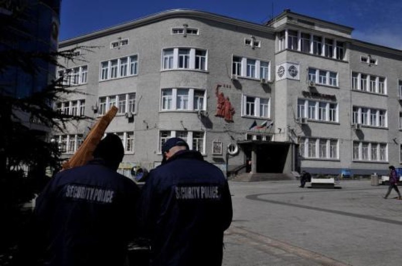 Сигнали за бомби в училища са подадени в няколко града в страната