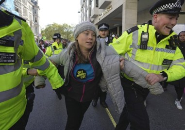 Екоактивистката Грета Тунберг е била задържана днес от полицията в
