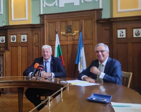 И основана от Анести Тимчев фирма с договор за 400 хил. лева с Община Пловдив