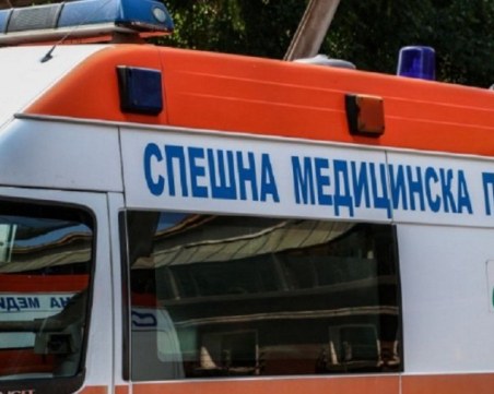 Кола удари мъж в София