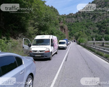 МВР: Шофирайте с повишено внимание на пътя Нареченски бани и Бачково