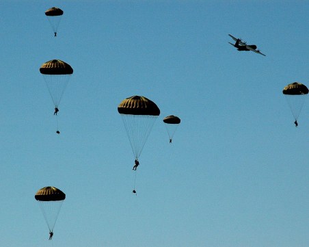 Поздравителен адрес по повод Деня на парашутиста