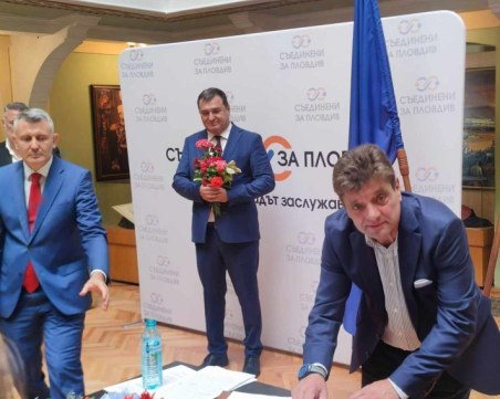 Глобяват „Съединени за Пловдив” заради погазване на изборните правила, изземват им брошури