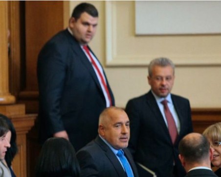 Пеевски и Борисов питат премиера за споразумението с енергетиците