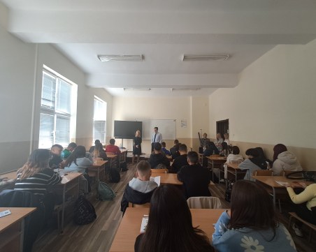 Прокурори изнесоха лекции по право на пловдивски ученици
