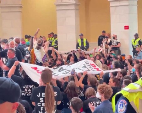 Протестиращи срещу сраженията в Ивицата Газа нахлуха в Конгреса на САЩ