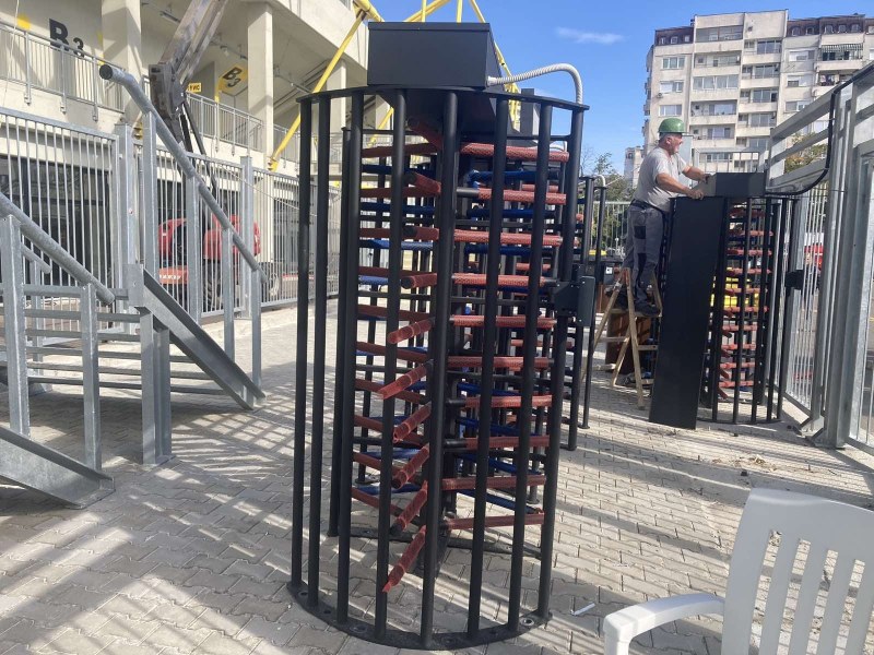Фирма ПИМК са свалили  турникетна система на стадион Христо Ботев