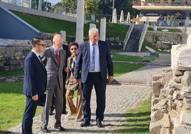 Симеон Сакскобурготски посети днес Пловдив  Кметът Здравко Димитров е домакин на