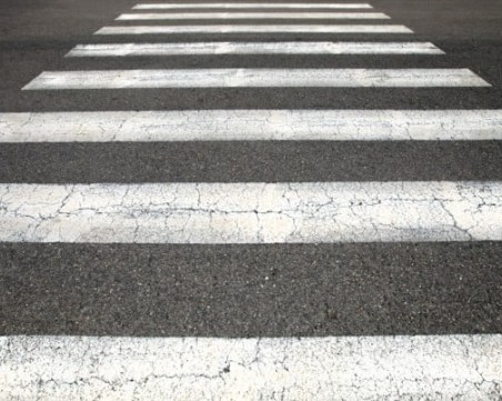 Изграждат неравности пред пешеходна пътека на голям пловдивски булевард, шофьорите да карат внимателно