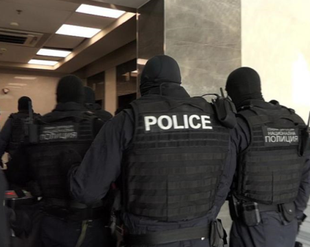 Седем задържани при спецоперация в Перник