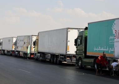 Камиони превозващи хуманитарна помощ от Египет за обсадената Газа започнаха