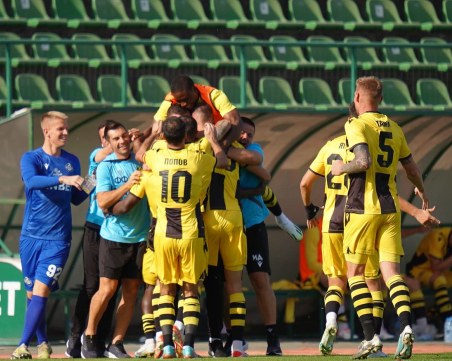 Ботев взе голов трилър с 8 попадения във Враца