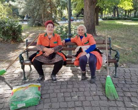 Служителки на 