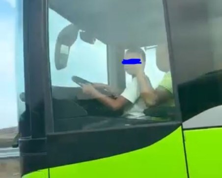 В движение: Дете застана зад волана на автобус с пловдивска регистрация ВИДЕО