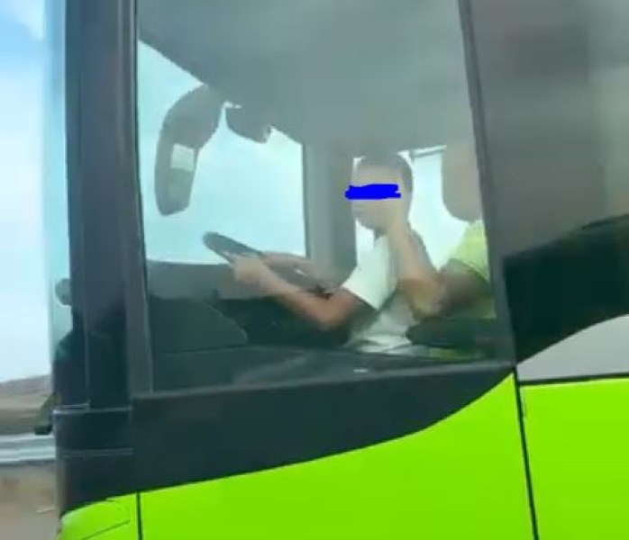 В движение: Дете застана зад волана на автобус с пловдивска регистрация ВИДЕО