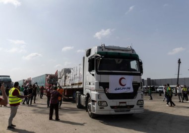 Четиринадесет камиона с помощи влязоха в палестинския анклав Газа от