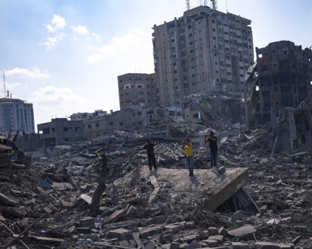 Един от камионите с помощи за Газа е доставил ковчези